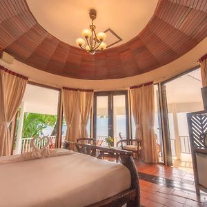 Chambre de Luxe Lit King-Size au Bord de la Mer